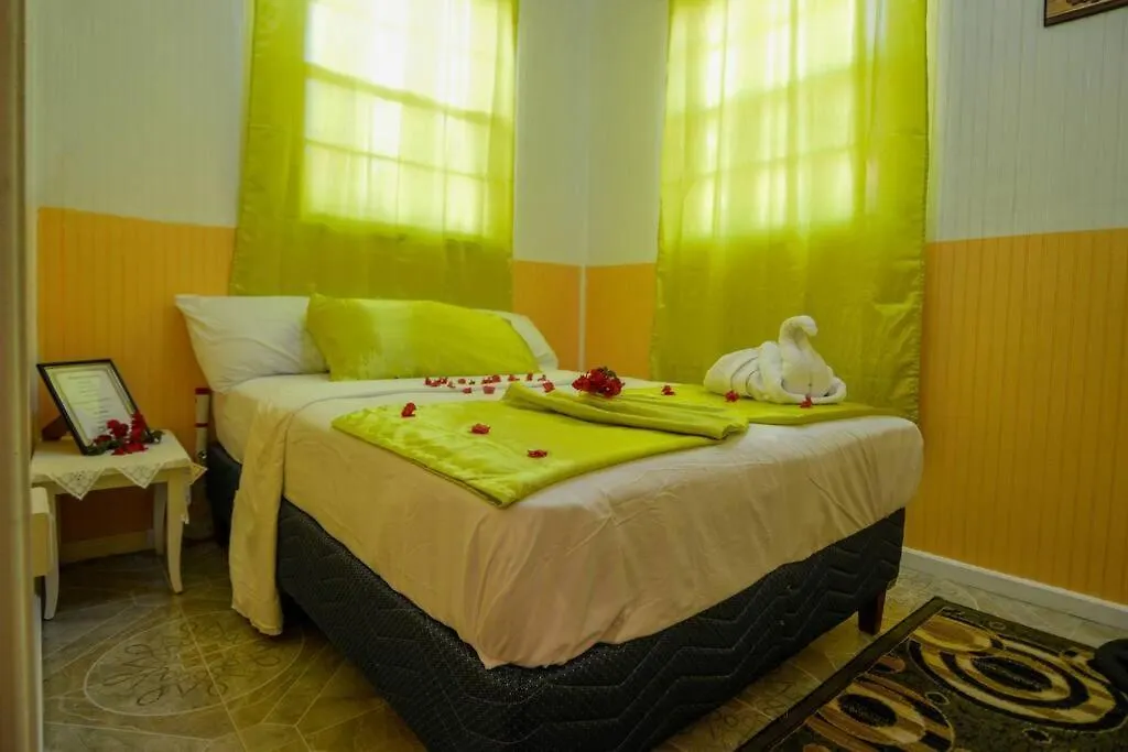 River Breeze Villa, 5 Minutes To Beach And Town Soufrière 0*,  Santa Lucia